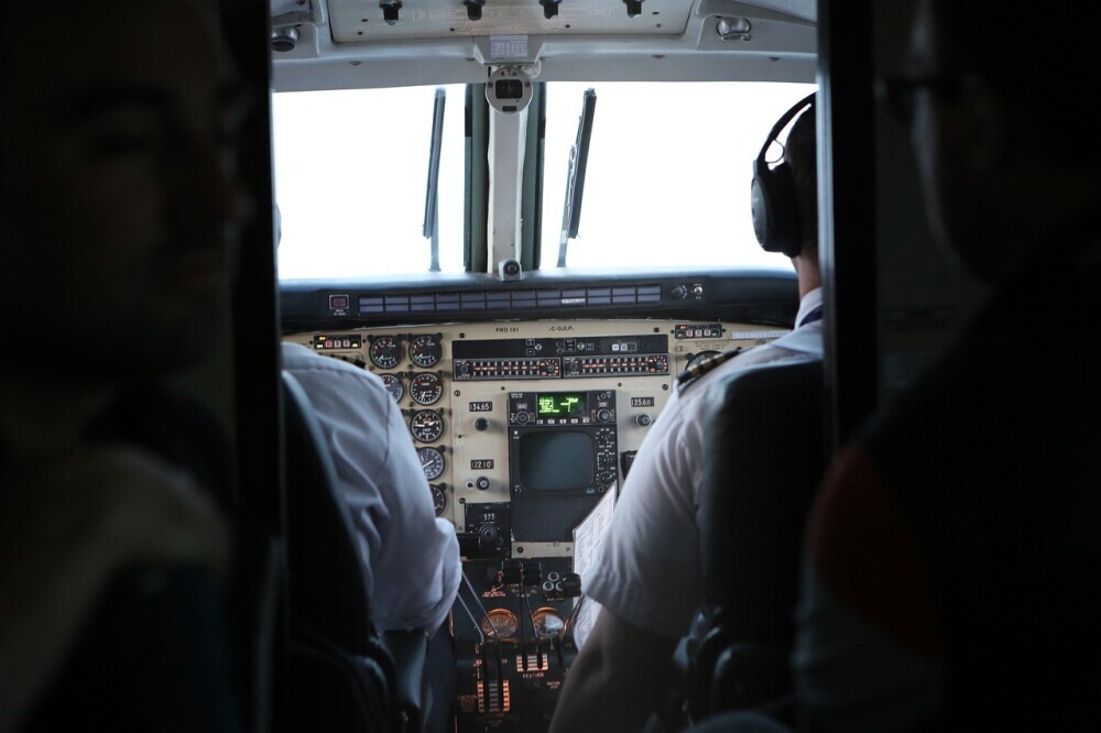 Pilots while working